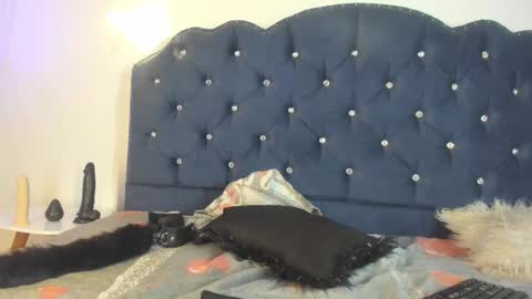 Snapshot of moonn_fox chatting on October 4, 10:25 pm Moon online show from October 4, 10:25 pm