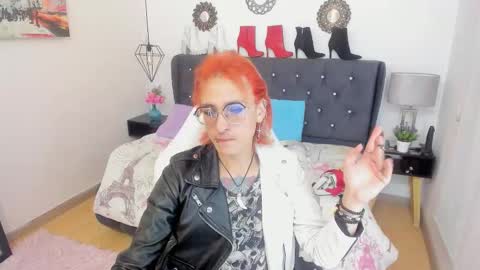 Snapshot of moonn_fox chatting on October 17, 9:30 pm Moon online show from October 17, 9:30 pm