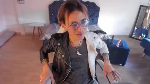 Snapshot of moonn_fox chatting on October 7, 8:46 pm Moon online show from October 7, 8:46 pm