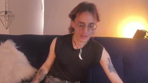 Snapshot of moonn_fox chatting on September 30, 9:51 pm Moon online show from September 30, 9:51 pm