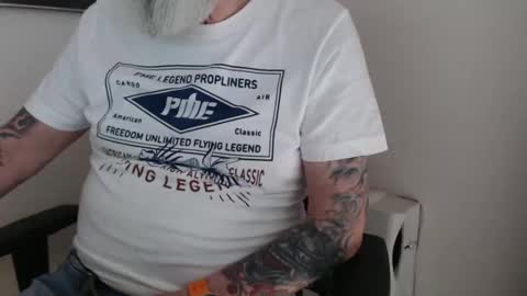 mr_boombastic2021 online show from April 18, 9:22 am