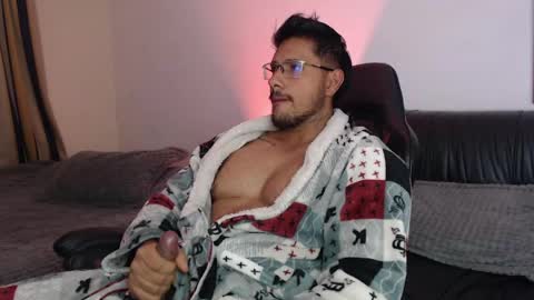 AARON online show from June 4, 9:26 am