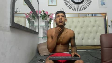 mr_stiven_ online show from December 18, 3:37 am