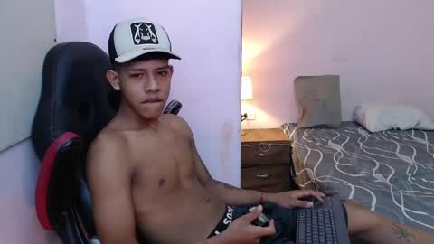 mr_stiven_ online show from January 7, 2:22 am