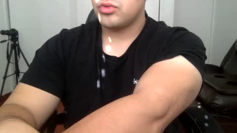Snapshot of mrbree chatting on January 1, 8:37 pm Mr Bree online show from January 1, 8:37 pm