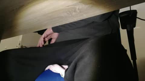 MrJohnsen1975 online show from December 8, 3:24 pm