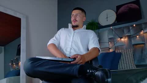 Mr Fox online show from March 5, 7:43 pm