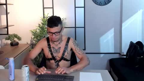 Snapshot of mrjustin_ chatting on October 11, 1:09 am mrjustin_ online show from October 11, 1:09 am