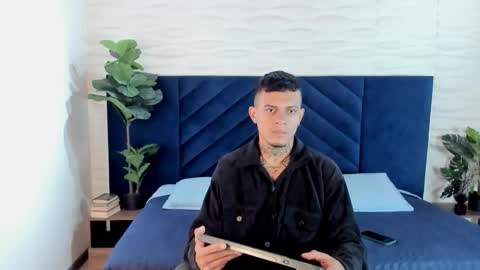 Snapshot of mrjustin_ chatting on October 12, 9:09 pm mrjustin_ online show from October 12, 9:09 pm