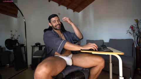 Luis    Instagram   online show from January 29, 3:58 pm