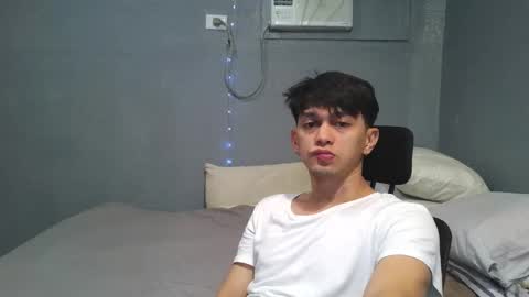Snapshot of mrshawn95 chatting on October 5, 4:33 pm shawn online show from October 5, 4:33 pm