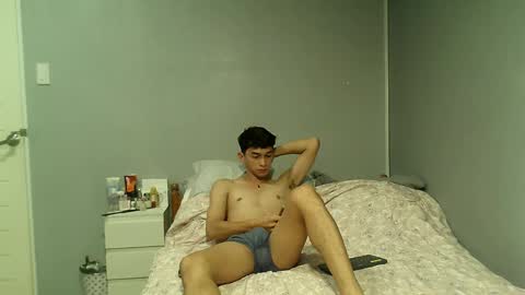 Snapshot of mrshawn95 chatting on February 5, 5:43 pm shawn online show from February 5, 5:43 pm