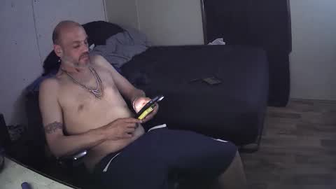 Muffdiver online show from April 24, 2:25 am