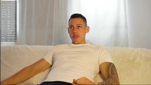 Snapshot of muscle_king_cum chatting on October 6, 1:05 pm muscle_king_cum online show from October 6, 1:05 pm