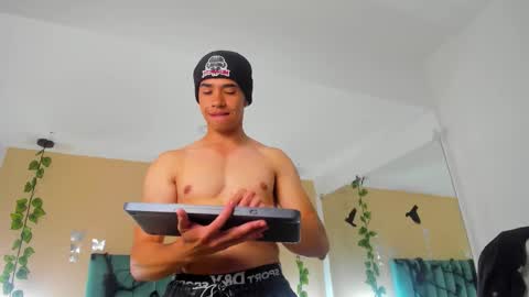 Snapshot of muscle_scott chatting on October 9, 12:32 pm muscle scott online show from October 9, 12:32 pm