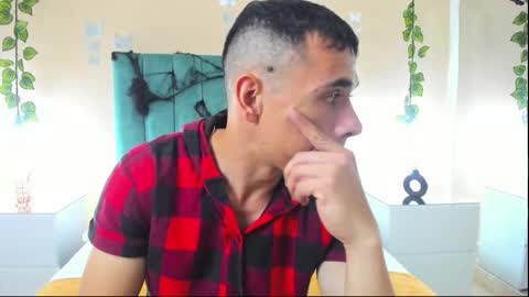 Snapshot of muscle_scott chatting on October 17, 12:09 pm muscle scott online show from October 17, 12:09 pm