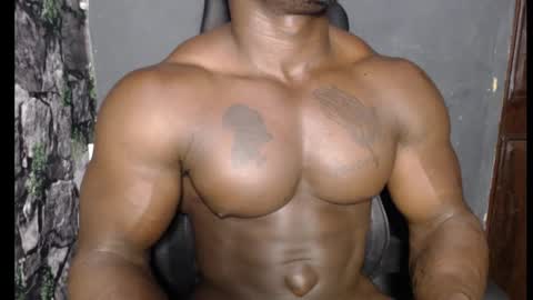 musclegod23 online show from February 2, 12:19 am