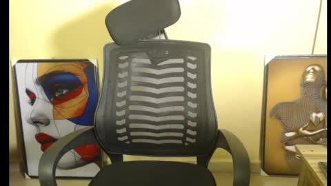 musclegod23 online show from February 13, 1:40 am