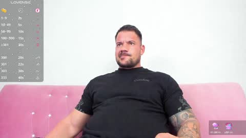 Snapshot of musclemonster31 chatting on December 7, 3:25 am MuscleMonster31 online show from December 7, 3:25 am