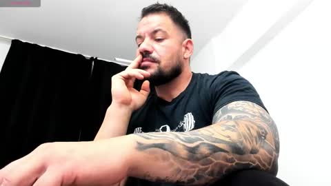 Snapshot of musclemonster31 chatting on October 12, 5:01 am MuscleMonster31 online show from October 12, 5:01 am