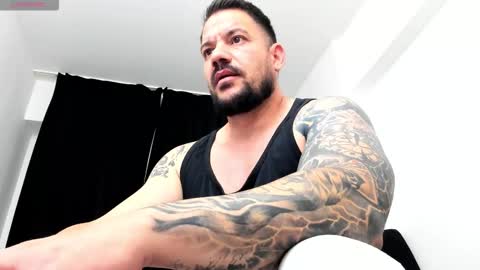 Snapshot of musclemonster31 chatting on October 13, 7:03 am MuscleMonster31 online show from October 13, 7:03 am