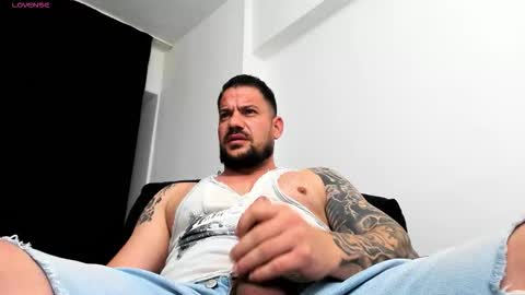 Snapshot of musclemonster31 chatting on October 11, 5:00 am MuscleMonster31 online show from October 11, 5:00 am