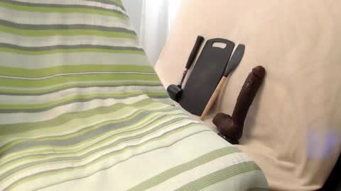 Mark online show from April 21, 12:33 pm