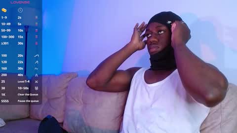 Mylo Wallace  online show from March 8, 2:48 am