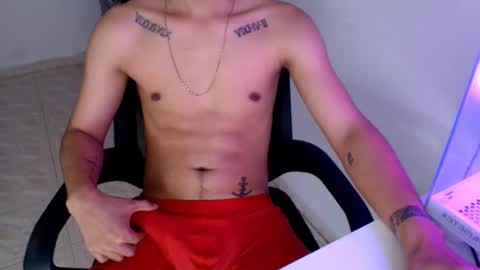 Snapshot of mysteryboy_thin16 chatting on January 3, 9:47 pm mysteryboy_thin16 online show from January 3, 9:47 pm