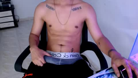 Snapshot of mysteryboy_thin16 chatting on January 18, 9:02 pm mysteryboy_thin16 online show from January 18, 9:02 pm