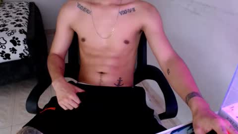 Snapshot of mysteryboy_thin16 chatting on December 17, 9:49 pm mysteryboy_thin16 online show from December 17, 9:49 pm