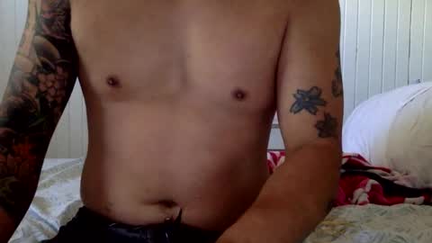 Snapshot of mywi11yisbiggy chatting on February 14, 10:48 pm str8 dom alphaAsian Daddy type. sorry not bi or curious but i dont judgediscrimenate. online show from February 14, 10:48 pm