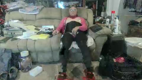 Snapshot of nancyboy_1 chatting on October 19, 4:28 am nancyboy_1 online show from October 19, 4:28 am