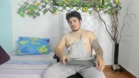 Snapshot of narciso_kh chatting on October 19, 10:24 pm deibyd online show from October 19, 10:24 pm