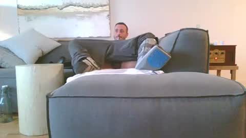 nassobout online show from April 10, 1:51 pm