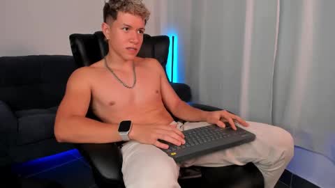 Snapshot of nathan_blake_ chatting on October 17, 9:08 pm Nathan online show from October 17, 9:08 pm