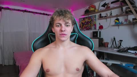 Snapshot of naughty_nik43 chatting on January 29, 6:28 pm Nik online show from January 29, 6:28 pm