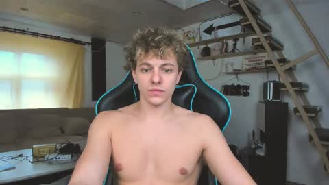 Snapshot of naughty_nik43 chatting on February 23, 1:38 pm Nik online show from February 23, 1:38 pm