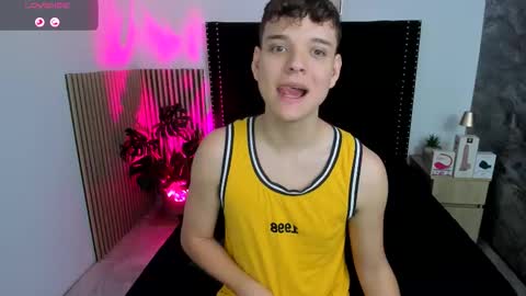 Snapshot of naughty_twink_ chatting on October 14, 11:50 am Noah online show from October 14, 11:50 am