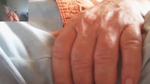 neohiom4f online show from April 22, 7:51 pm