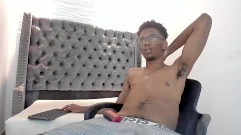 Snapshot of nero_reyd chatting on September 19, 8:19 pm Nero online show from September 19, 8:19 pm