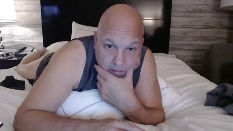 nethggoes85 online show from December 18, 3:57 am