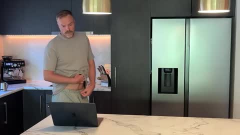 Guy online show from February 9, 11:46 pm