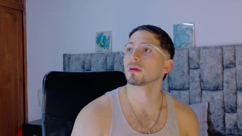 nick_moss_ online show from February 13, 5:07 pm