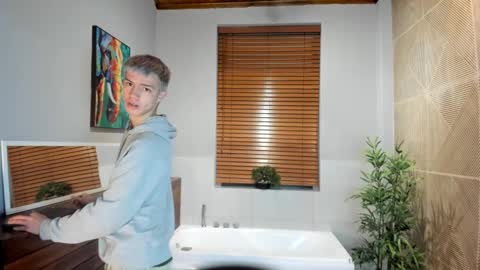 Snapshot of nick_torn chatting on October 18, 12:10 pm Nick online show from October 18, 12:10 pm