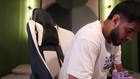 Jhohan online show from October 26, 1:24 pm