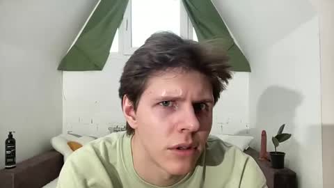 Snapshot of nick_win chatting on January 4, 9:21 am Nick online show from January 4, 9:21 am