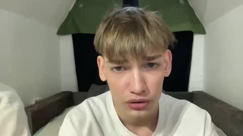Snapshot of nick_win chatting on December 14, 8:13 am Nick online show from December 14, 8:13 am