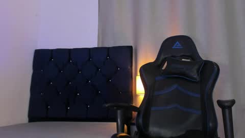 nick_zackk online show from April 14, 2:33 am