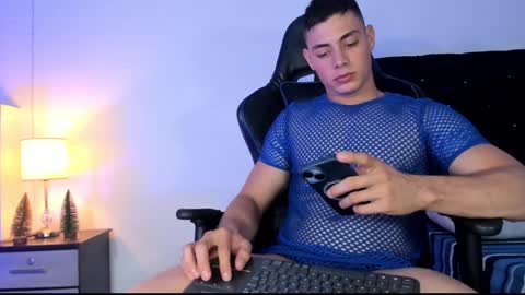Snapshot of nick_zackk chatting on December 16, 3:08 am nick_zackk online show from December 16, 3:08 am